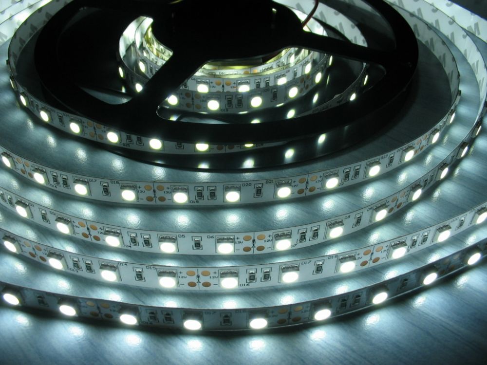 LED szalag HidegFehér kültéri 2835 60LED 4,8W 6500K 460lm IP65 2 év garancia